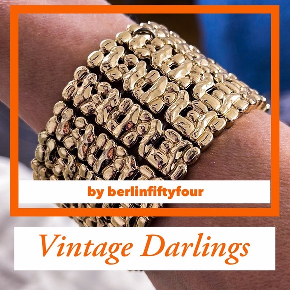 💕Beautiful JS Jessica Simpson Gold Tone Wide Stretch Bracelet💕 - Picture 5 of 5